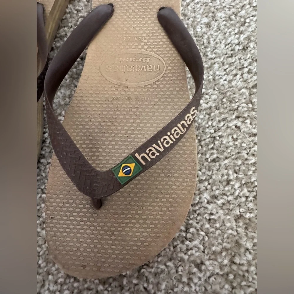 Havaianas Tan and Brown Sandals - Picture 2 of 5